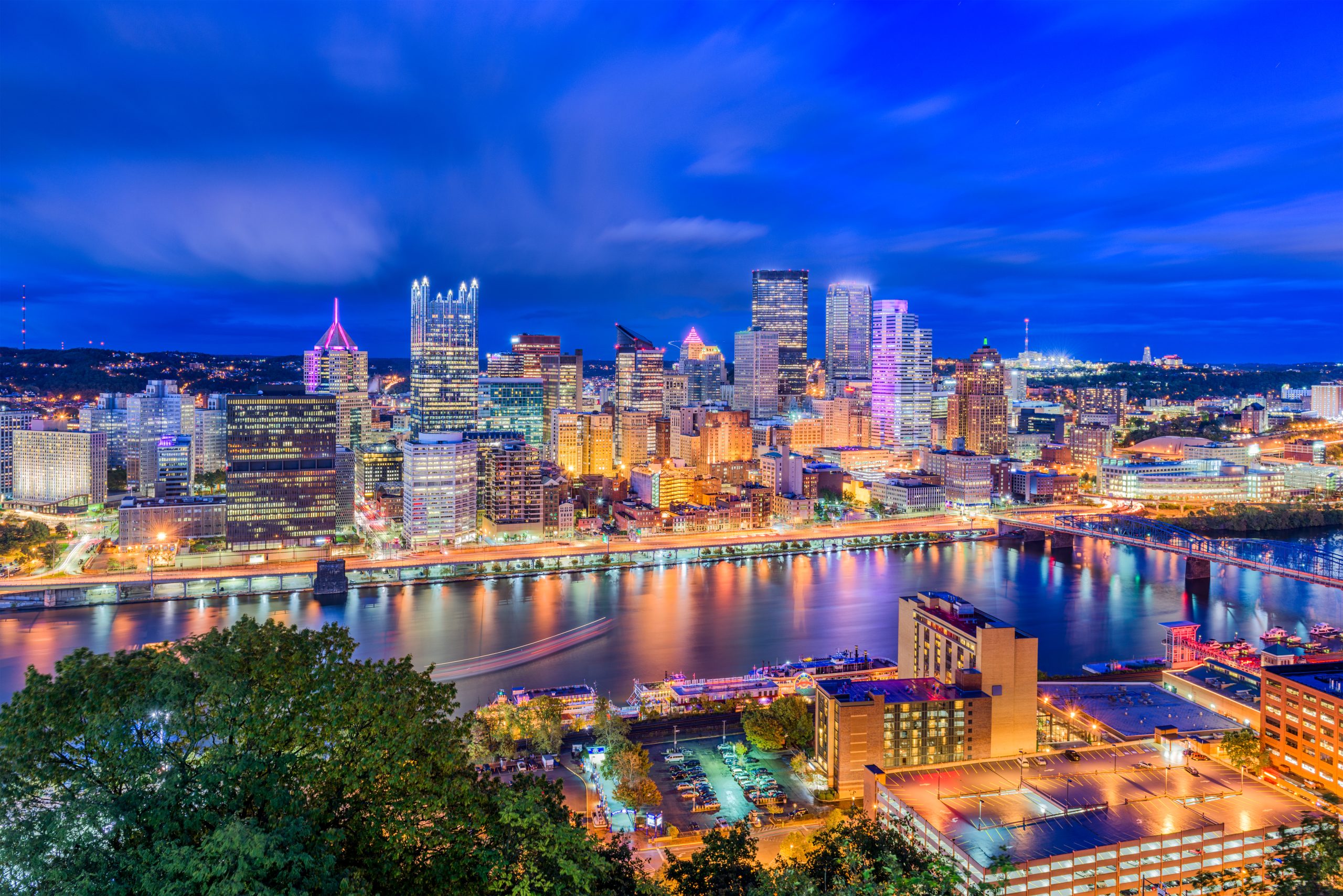 Pittsburgh, pennsylvania, USA downtown skyline from Mt. Washington.